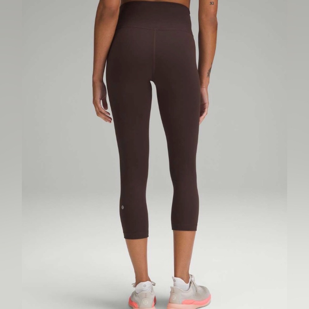 Lululemon Wunder Train High-Rise
Crop 21"
Espresso

- Like New - Picture 4 of 9